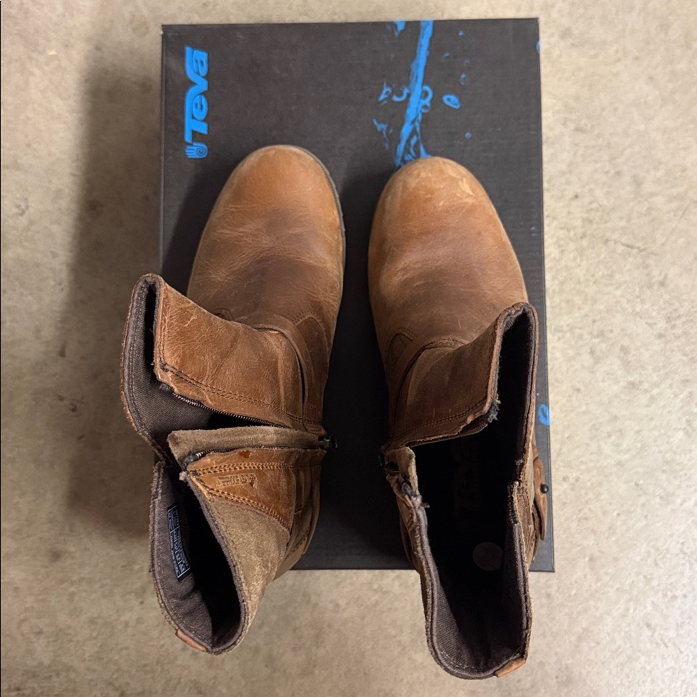 Brand new Teva women's Rustic Brown Leather Boots - Picture 7 of 10